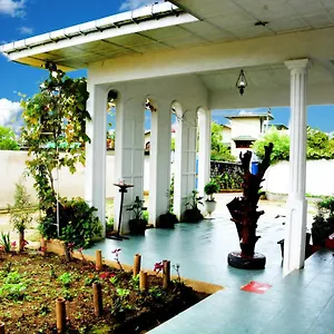 The West Gate Bungalow Bed & Breakfast
